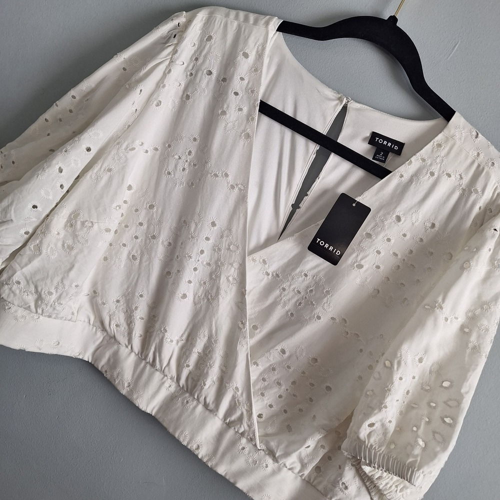 Torrid‎ Cloud Dancer Embroidered Eyelet Cropped Blouse Womens 2X Ivory Coquette